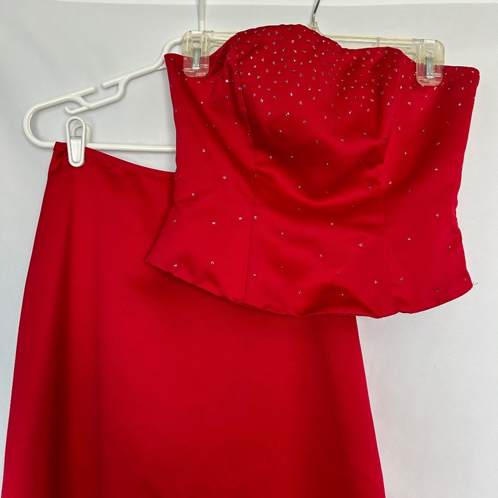 Zum Zum by Niki Livas Red Two-Piece Formal Gown - Picture 14 of 16